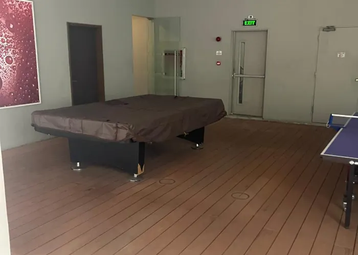 One Bedroom Located In Salcedo Village * Manille