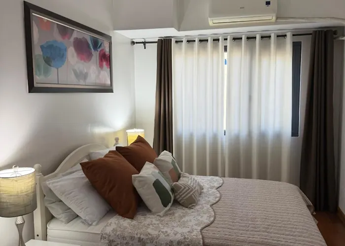 One Bedroom Located In Salcedo Village Appartement *